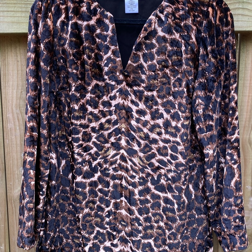 KATE HILL Comfy velour Animal Print Top size Small Petite - Picture 5 of 5